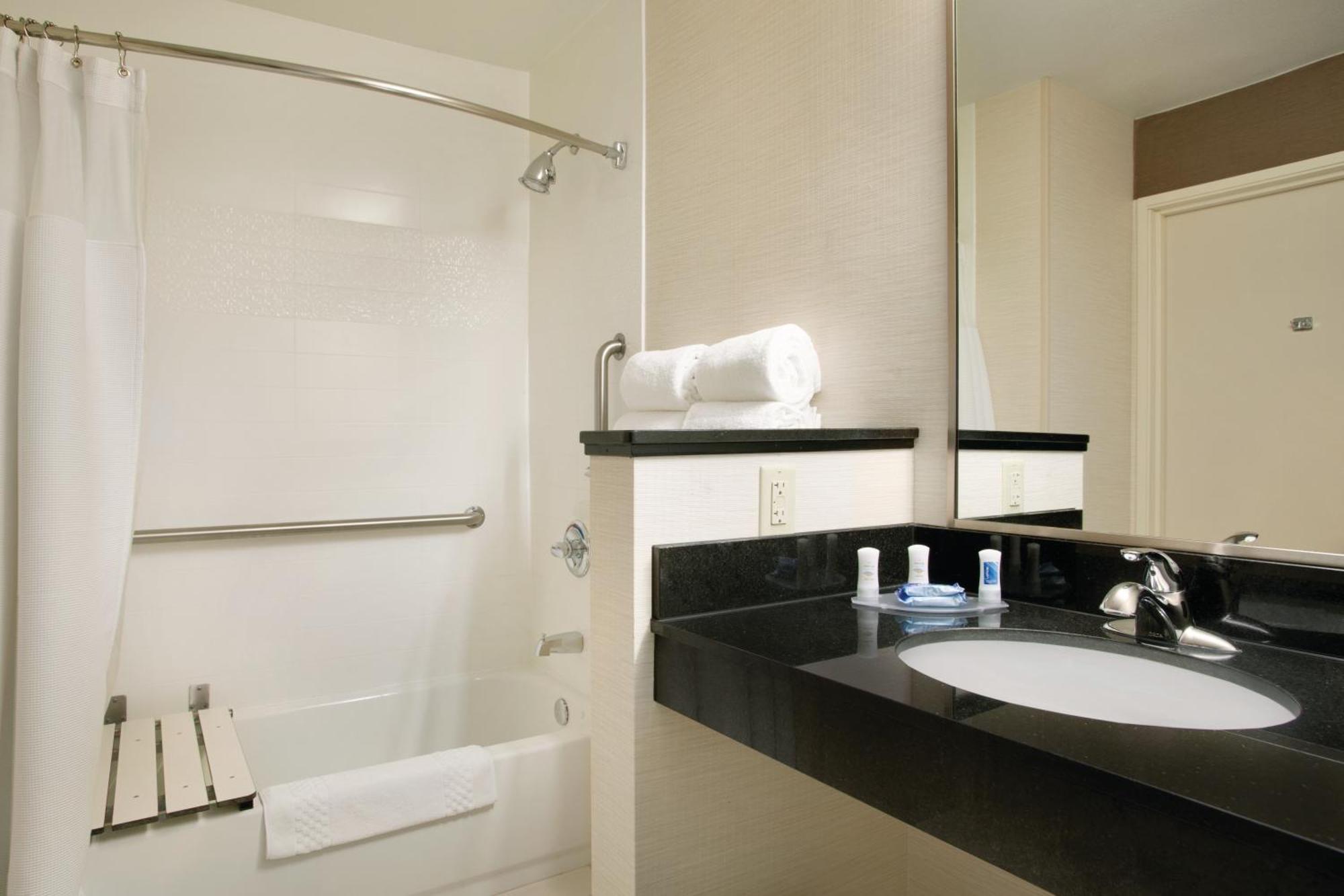 Fairfield Inn & Suites By Marriott Quincy Bagian luar foto