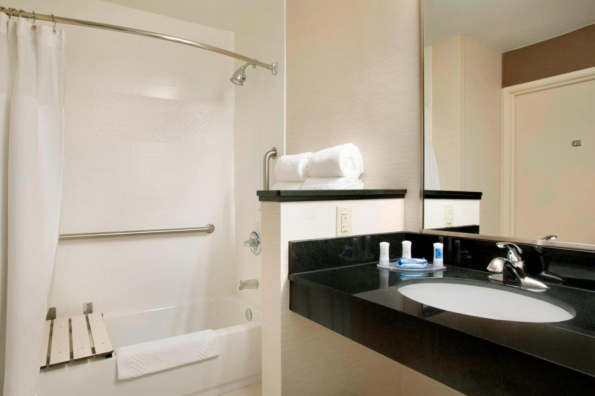 Fairfield Inn & Suites By Marriott Quincy Bagian luar foto